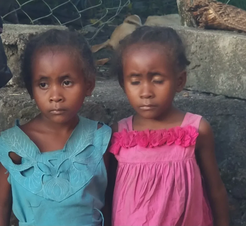 Twin children and mothers of the AMEJ association, Mananjary