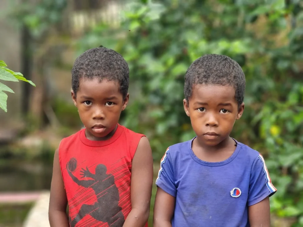 Twin children and mothers of the AMEJ association, Mananjary