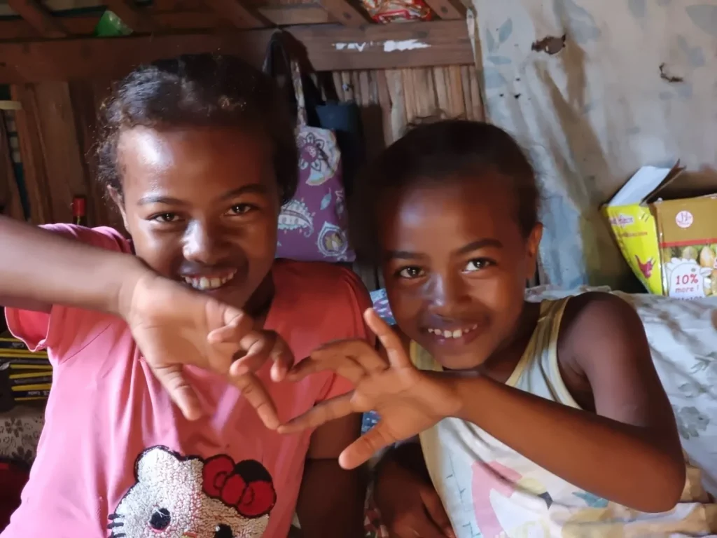 Twin children and mothers of the AMEJ association, Mananjary