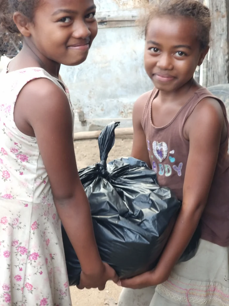 Twin children and mothers of the AMEJ association, Mananjary