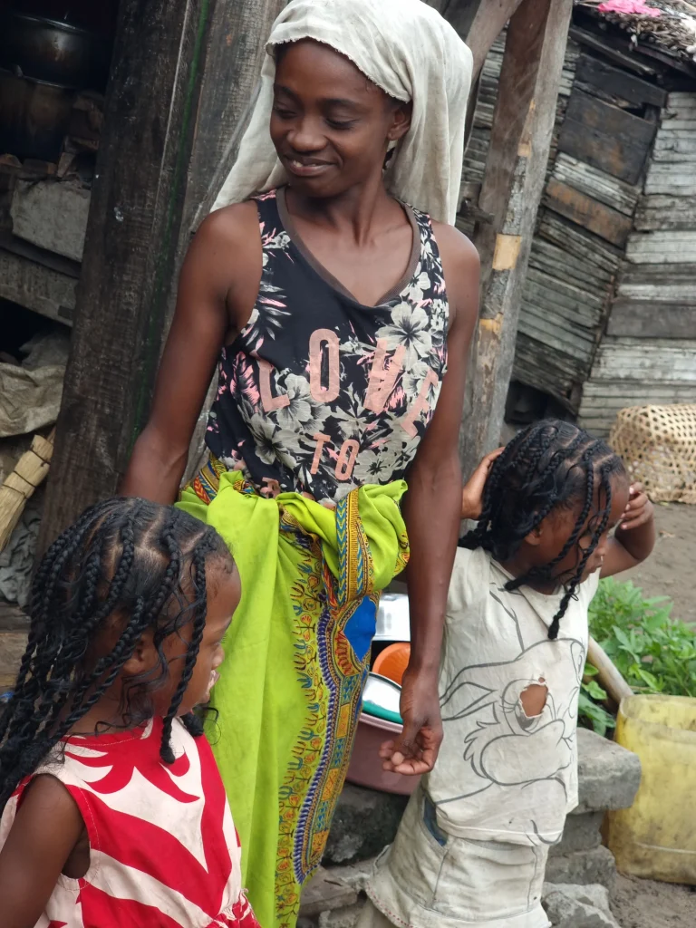 Twin children and mothers of the AMEJ association, Mananjary